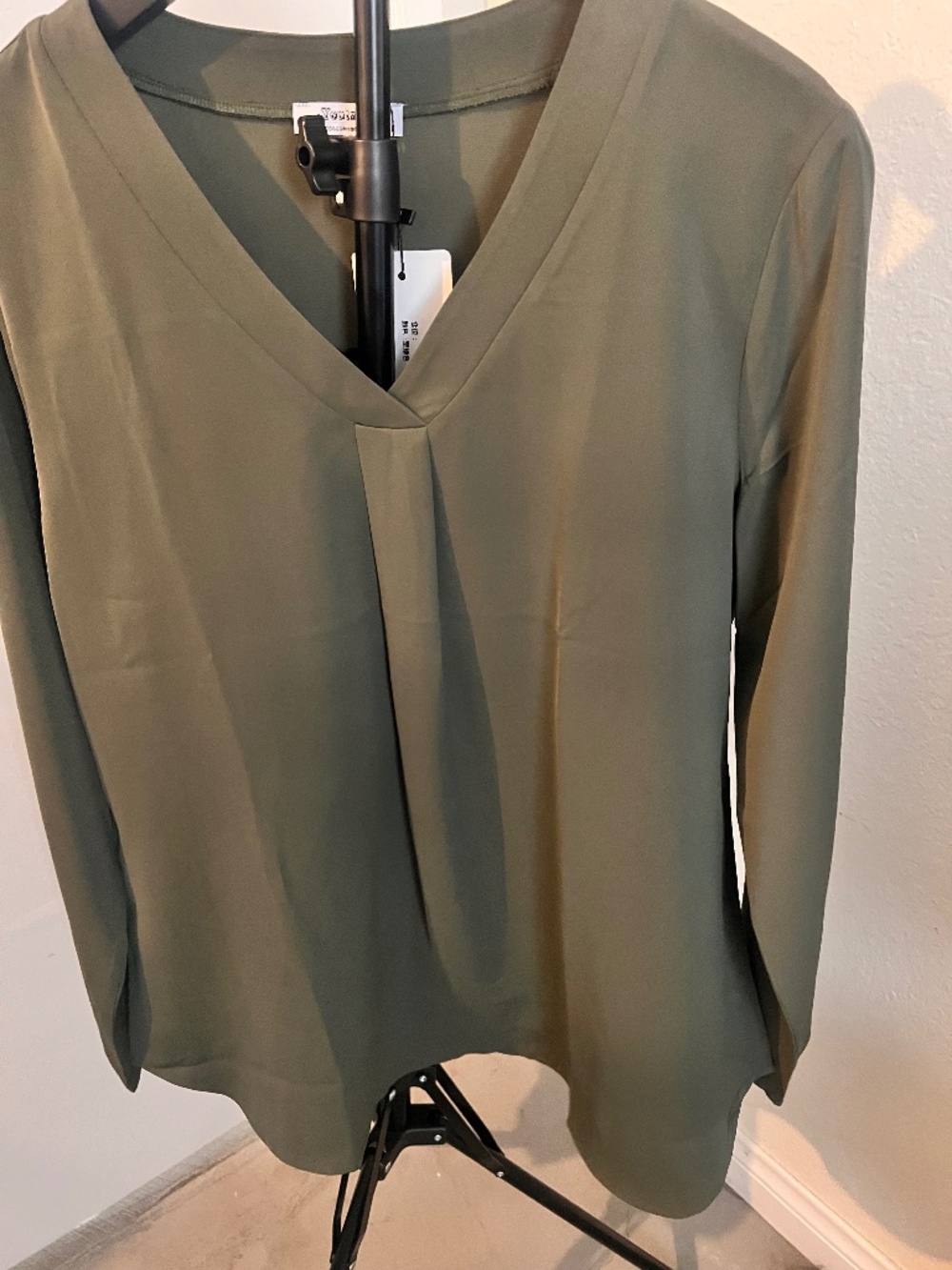 Youtalia NWT Olive Roll Tab Sleeve Blouse | Size Medium